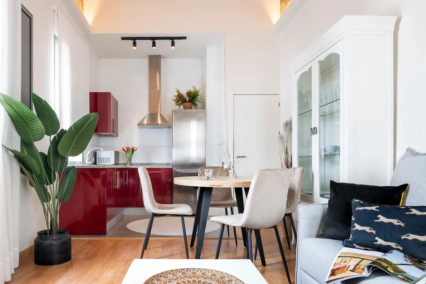 Apartamento Familiar Nuevo De Diseno En La Mejor Zona De Triana, Parking Included location