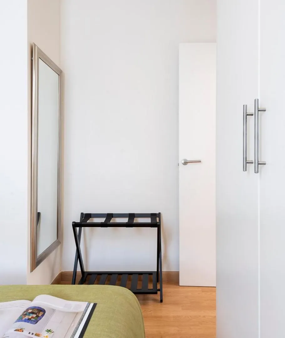 Apartment Apartamento Familiar Nuevo De Diseno En La Mejor Zona De Triana, Parking Included Seville